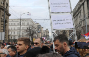 "Ovde sada narod piše Ustav": Protest u Beogradu zbog premeštaja dve zamenice Višeg tužilaštva (VIDEO/FOTO) 7
