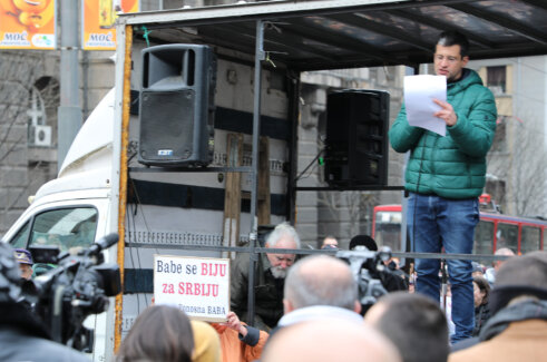 "Ovde sada narod piše Ustav": Protest u Beogradu zbog premeštaja dve zamenice Višeg tužilaštva (VIDEO/FOTO) 15