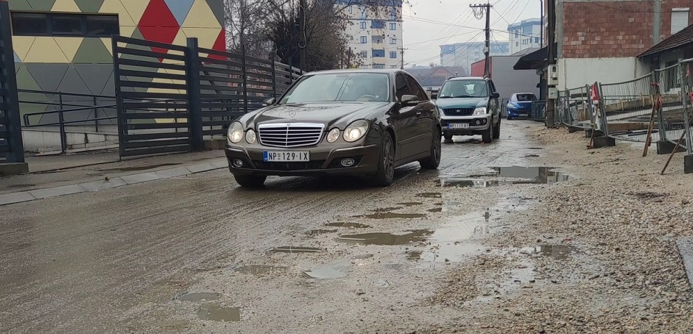 Makadamske ulice u Novom Pazaru čekaju asfalt, asfaltirane “krpljenje” rupa 1