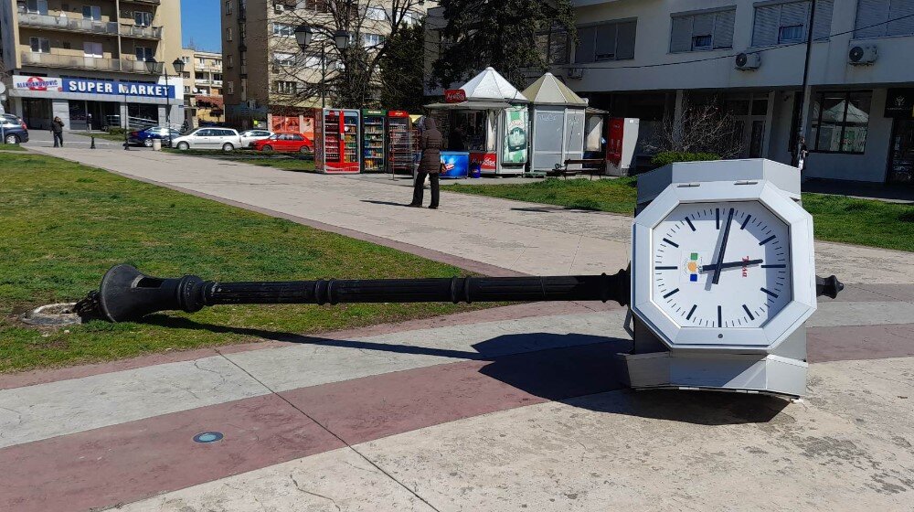 Negotin: Vetar srušio gradski sat 1
