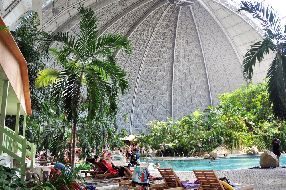 Ovaj tropski raj nalazi se u Evropi: Možete da surfujete i uživate u tropskoj šumi cele godine 2 Ovaj tropski raj nalazi se u Evropi: Možete da surfujete i uživate u tropskoj šumi cele godine 2