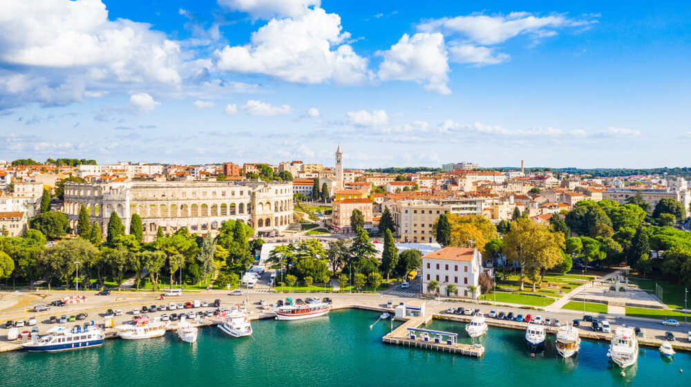 Koji region je bio najpopularniji u EU po broju onlajn rezervacija smeštaja? 1