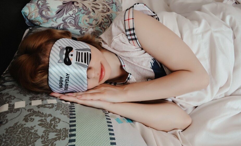 Istraživači otkrili zašto je dobro da spavamo sa maskom za oči 1