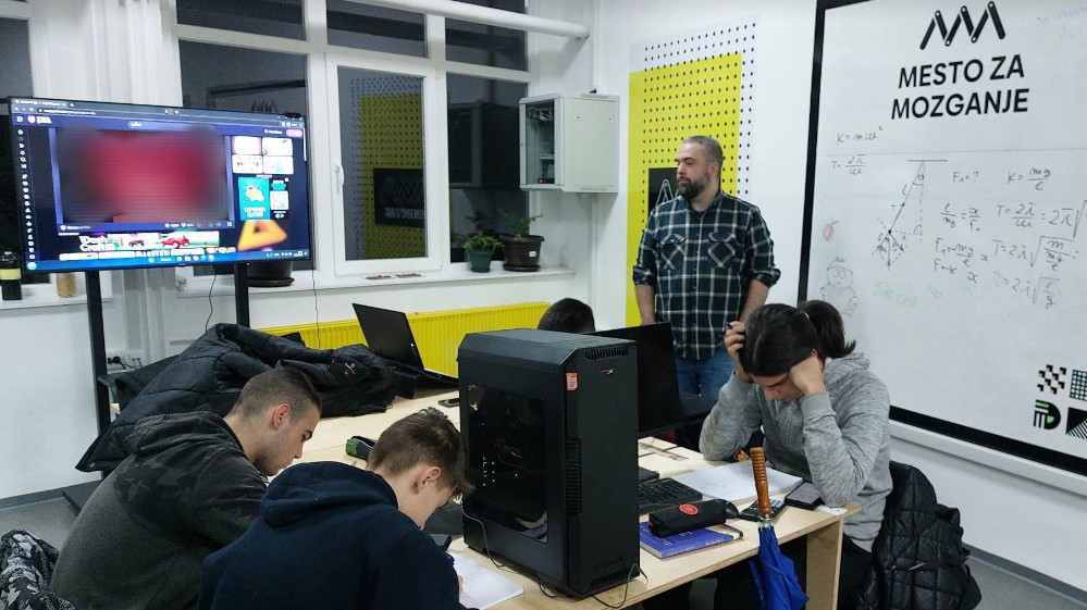 Kako je nastavnik fizike iz Zaječara uspeo da učenicima njegov predmet bude omiljeni 1 Kako je nastavnik fizike iz Zaječara uspeo da učenicima njegov predmet bude omiljeni 1