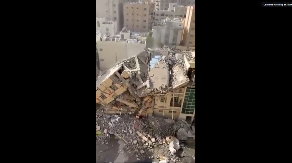 (VIDEO) U Dohi se srušila zgrada, spasioci tragaju za preživelima 1