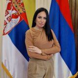 Staša Stojanović (SNS): Za razliku od Siniše Kovačevića, mi smo stručni za visoku politiku 4