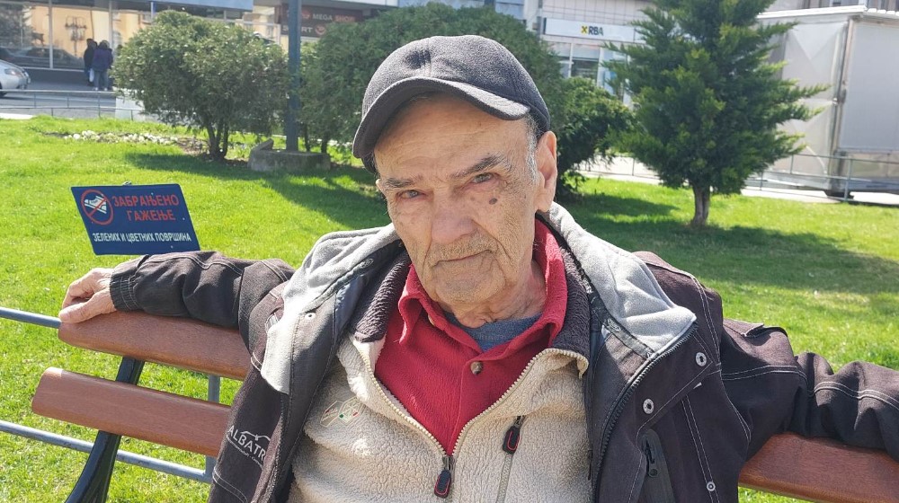 "Ma kakva penzija, od nje nemam za pola meseca, ali Vučić vodi Srbiju dobro": Zaječarski penzioneri za Danas 4
