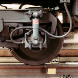 Teretni voz kod Jagodine na obeležnom prelazu naleteo na kamion, povređene dve osobe 11