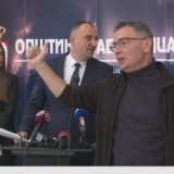(VIDEO) Obezbeđenje pokušalo da spreči Aleksandra Jovanovića Ćutu i poslanike da uđu u skupštinu Babušnice 5
