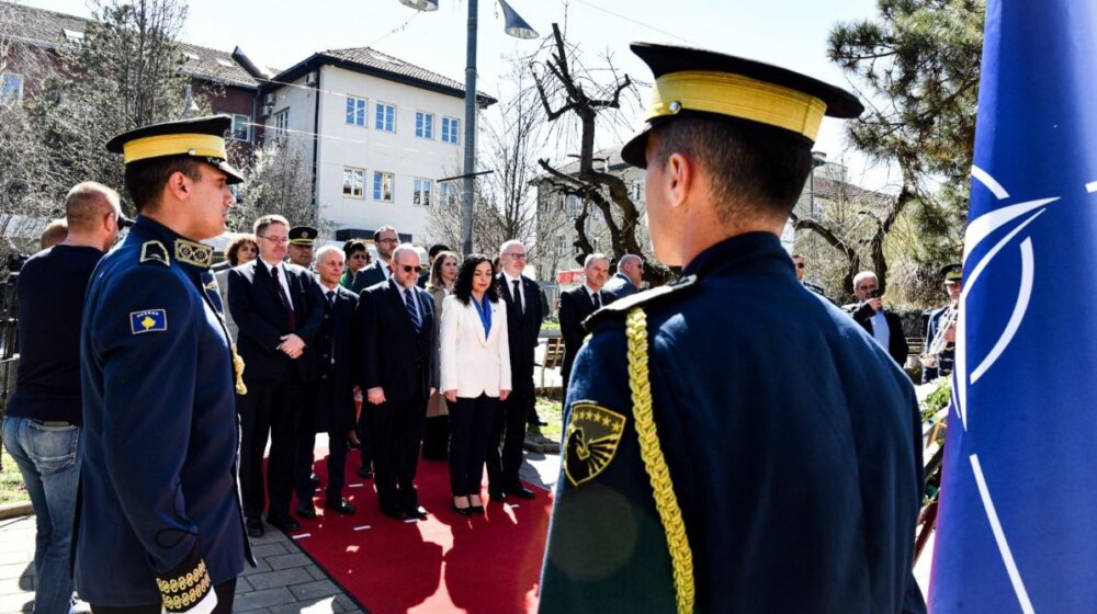 Osmani položila venac palim borcima sa ambasadorima Kvinte: "Uvek zahvalni za 24. mart" 1