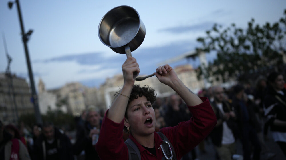 Makronovo TV obraćanje o penzionoj reformi uz lupanje šerpi: Čujem gnev, ali reforma je bila neophodna 1