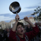 Makronovo TV obraćanje o penzionoj reformi uz lupanje šerpi: Čujem gnev, ali reforma je bila neophodna 2