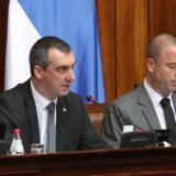 Vladajuća većina nije prihvatila ni jedan predlog opozicije za dopunu dnevnog reda 2