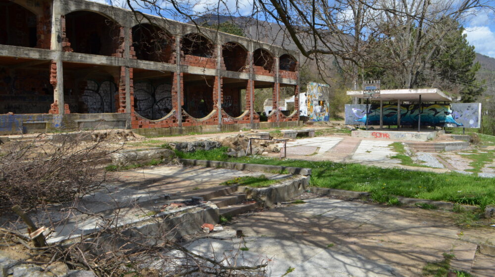 "Mnoge ljubavi su se rodile ovde": Nekada poznato izletište i kultno mesto okupljanja Vranjanaca danas je ruina 1