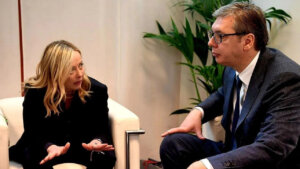 Predsednik Aleksandar Vučić izjavio je danas da je sa ministrom za parlamentarne odnose Italije Lukom Čirijanijem razmenio mišljenje o mogućnosti jačanja političkog dijaloga, kao i produbljivanja ekonomskih veza, jer je Italija važan partner Srbije, dodajući da je zajednički interes je da se ta saradnja dalje razvija.