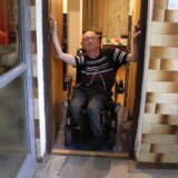 Dragan u invalidskim kolicima već sedam meseci traži stan, rok za iseljenje ističe mu krajem aprila (FOTO) 2