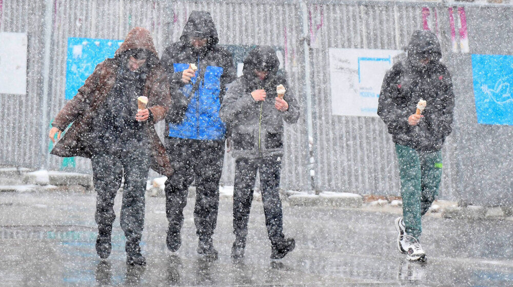 Zbog obilnih snežnih padavina u Rumuniji i Moldaviji jedna osoba je poginula, zatvoreni su putevi 1