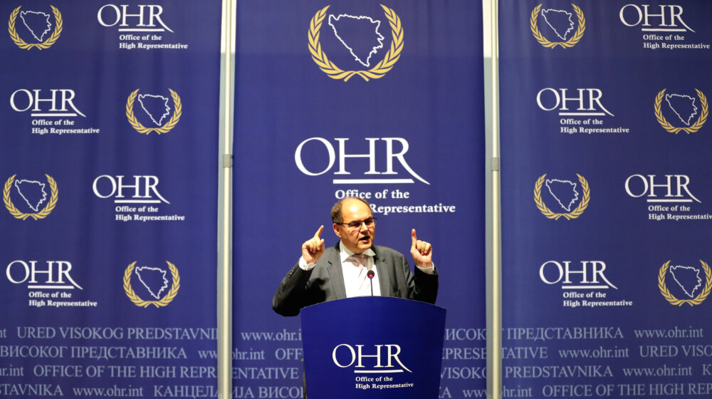 Protesti ispred OHR: Šmit mora nametnuti izmene Izbornog zakona, parlamentarci to neće uraditi 1