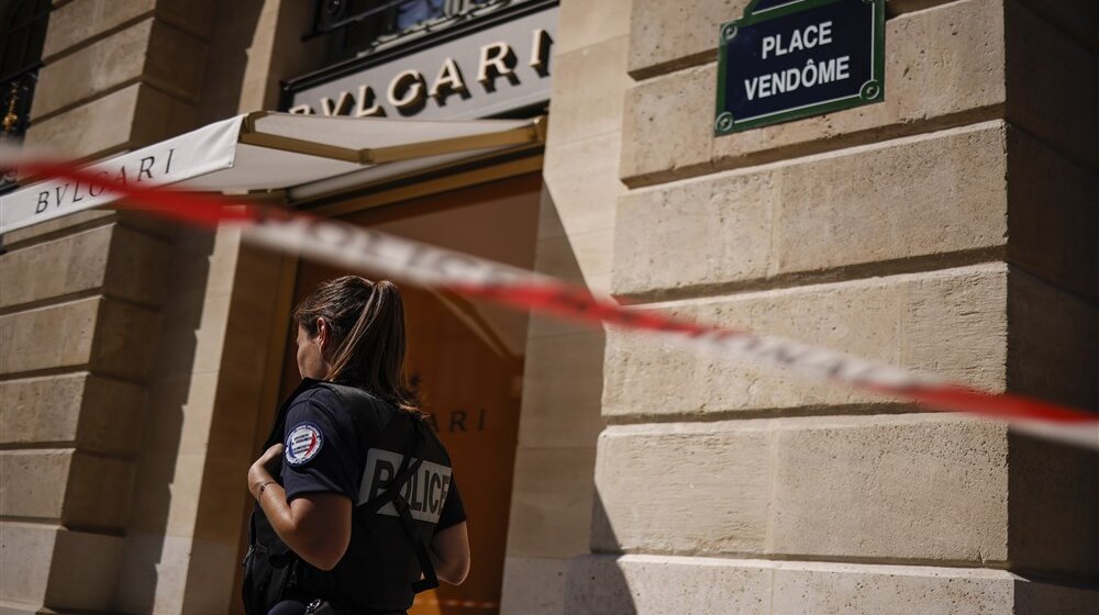 U Parizu opljačkana juvelirnica Bulgari, osumnjičeni u bekstvu 1