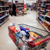 Pad maloprodaje u Evropskoj uniji, najveće smanjenje u prodaji hrane 12