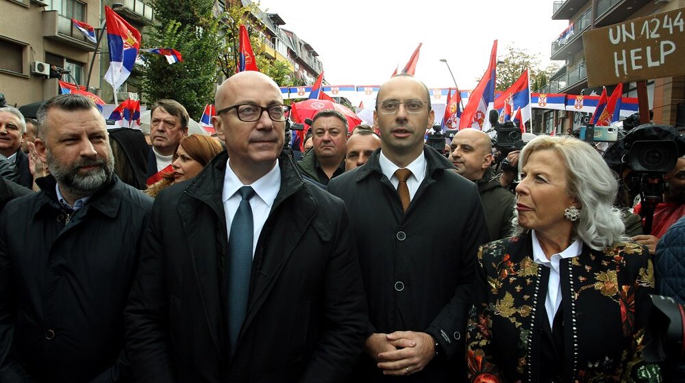 Da li je poziv Srpske liste da "sa prezirom" gledaju na Srbe koji izađu na izbore u nedelju - govor mržnje prema sopstvenom narodu? 1
