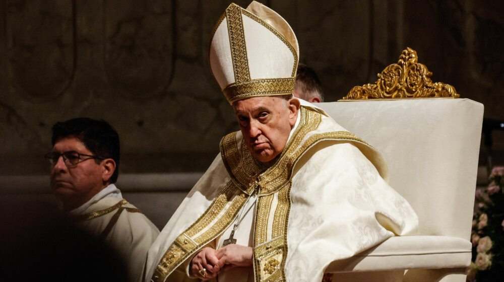 Papa služio misu za uskršnje bdenje, osudio "ledene vetrove rata" 1