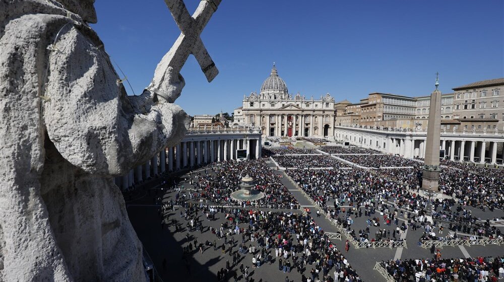 Vatikanski sud osudio kardinala za proneveru: Mora u zatvor 1