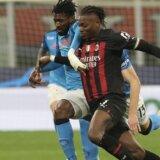 Trener Napolija posle poraza u Milanu: Kakvu poruku šaljemo deci lomljenjem korner zastavice? 4