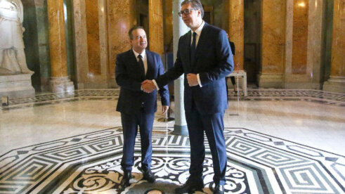 Dačić je plašljiv političar koji se uzdržava da adekvatno odgovori na napade naprednjaka: Zbog čega SNS pred svake izbore socijaliste predstavlja kao "poluneprijatelje" 4