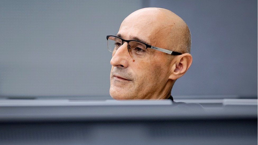 Kosovo i ratni zločini: Saljih Mustafa, komandant OVK osuđen na 26 godina zatvora, treba da plati odštetu žrtvama od 207.000 evra 1 Bivši komandant OVK pred Specijalnim sudom u Hagu