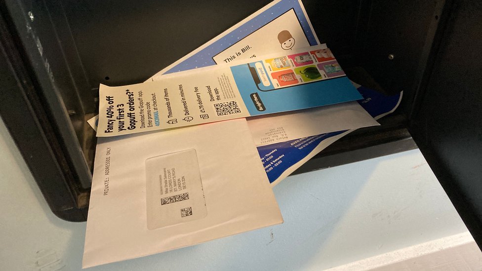 Velika Britanija: „Zašto telo moje komšinice nije pronađeno dve godine?“ 4 neotvorena Šilina pošta