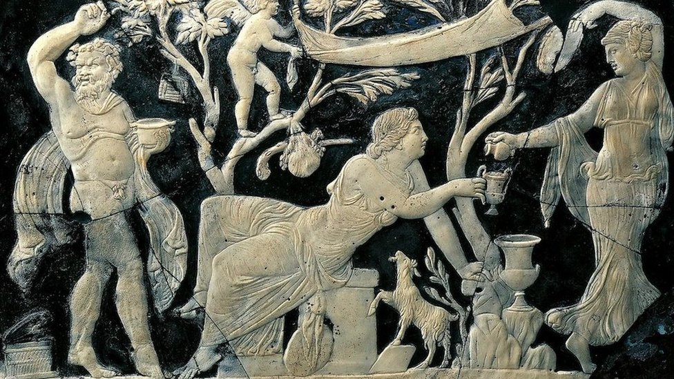 U „Bahkama", bog Dionos je građanima Tebe predstavio hedonističke rituale