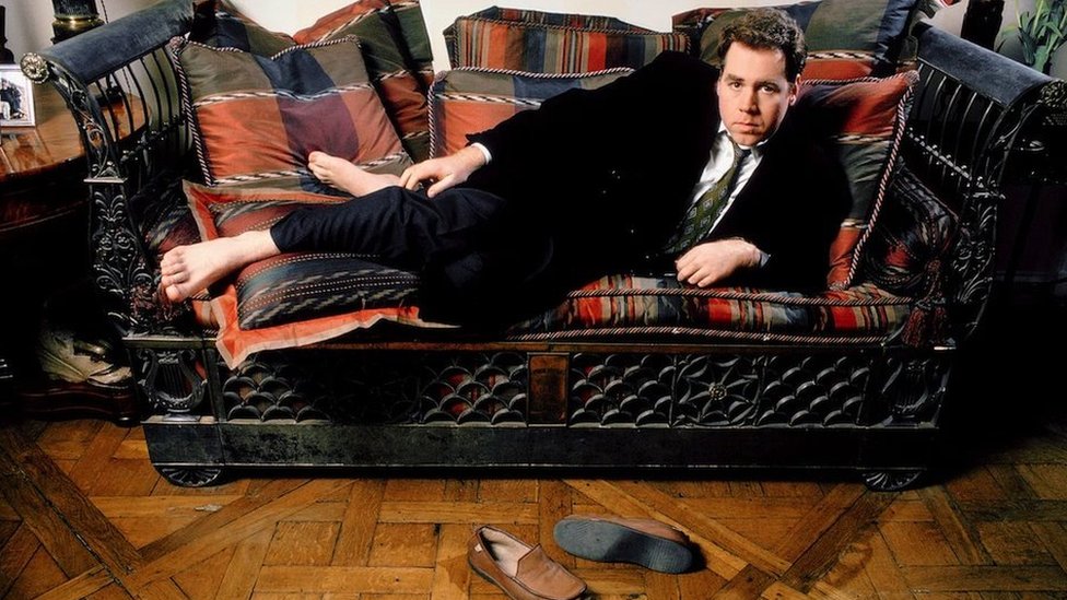 Bret Eston Elis je kao dvadesetjednogodišnjak objavio prvi roman, a „Američki psiho", svoj reći roman, pojavio se šest godina kasnije