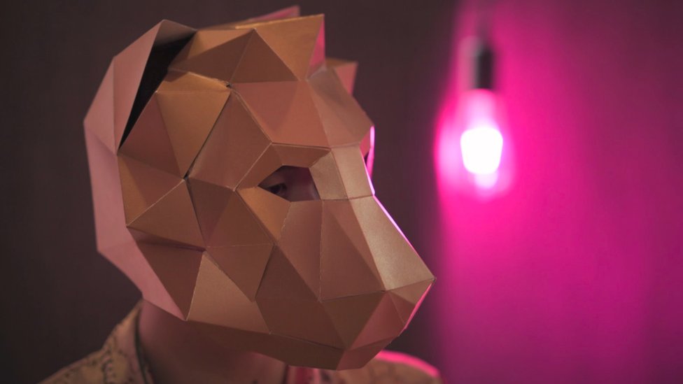 Azija i Internet: Kako je izvučeno milion dolara u „svinjokolju“, onlajn ljubavnoj prevari 2 Čovek sa maskom