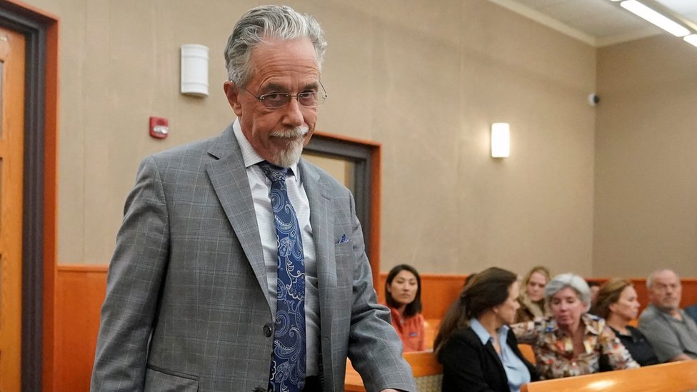 Suđenje Gvinet Paltrou: Šest najupečatljivijih trenutaka sa skijaškog procesa, od slatkiša do Tejlor Svift 7 Sanderson je rekao da je „hteo da unese malo humora u ozbiljnu situaciju, ali da mu se to obilo o glavu"