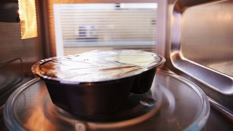 Gotov obrok iz mikrotalasne rerne