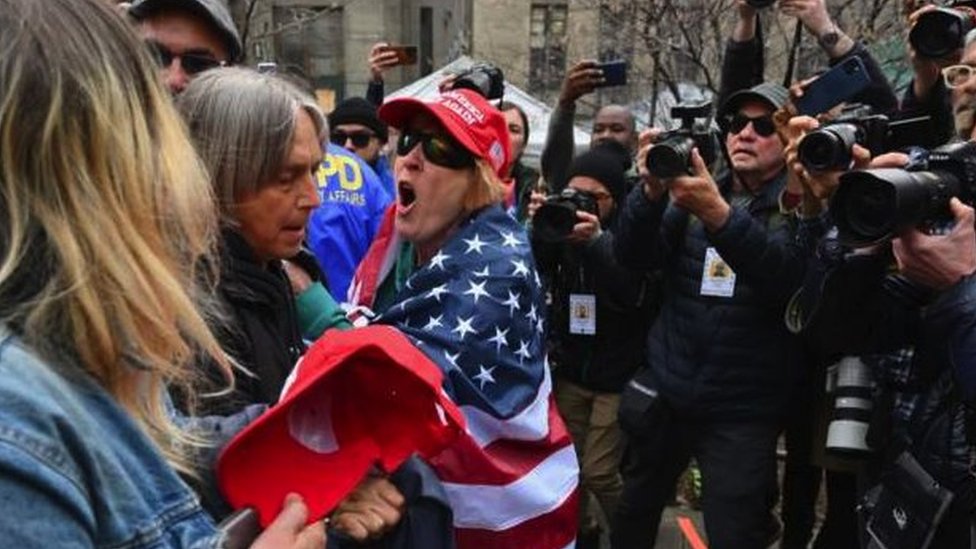 Amerika i Donald Tramp: Tramp se vratio na Floridu i poručio - „Ova zemlja odlazi dođavola" 2 Tramp, pristalice