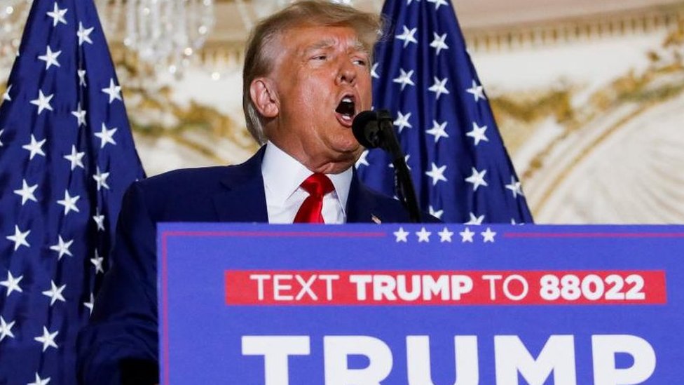 Amerika i Donald Tramp: Tramp se vratio na Floridu i poručio - „Ova zemlja odlazi dođavola" 1 Former US President Donald Trump delivers remarks