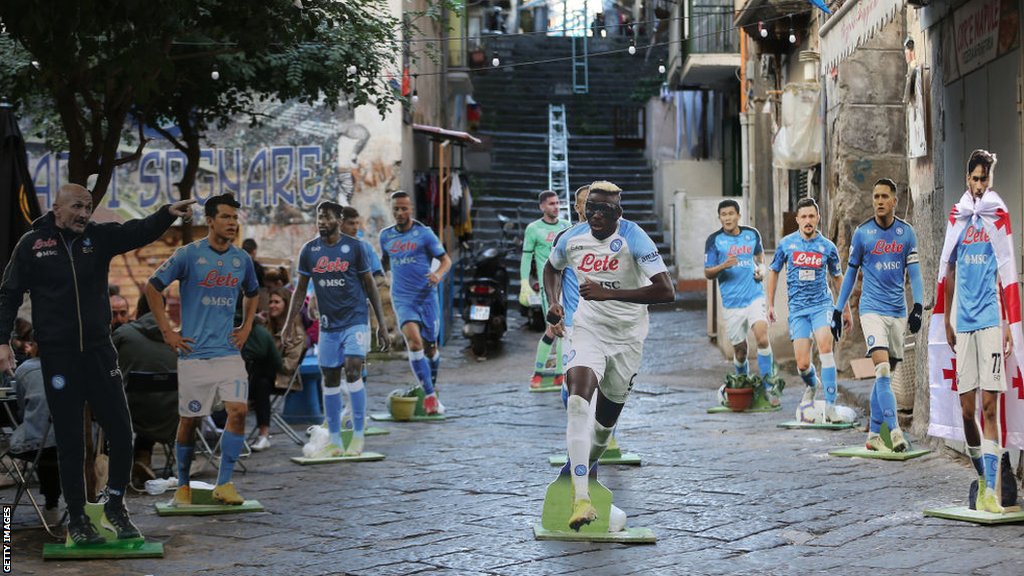 Italija i fudbal: Napulj - grad koji čeka prvu titulu šampiona još od vremena Dijega Maradone 5 Spanish Quarter