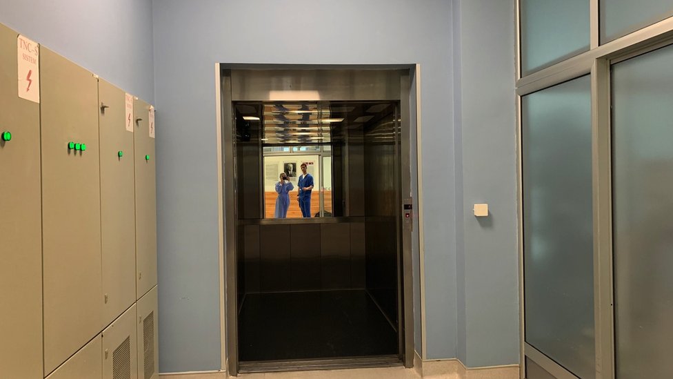 Srbija, zdravlje i hirurzi iz Niša: „Uspeli smo, naši pacijenti neće umirati čekajući na operacije" 11 Niš, hirurzi