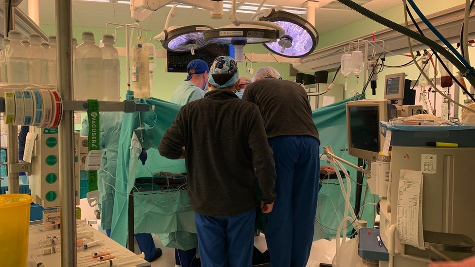 Srbija, zdravlje i hirurzi iz Niša: „Uspeli smo, naši pacijenti neće umirati čekajući na operacije" 6 Niš, hirurzi