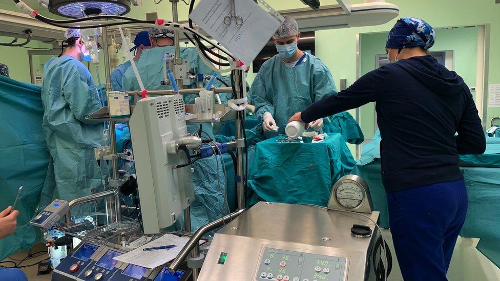 Srbija, zdravlje i hirurzi iz Niša: „Uspeli smo, naši pacijenti neće umirati čekajući na operacije" 5 Niš, hirurzi