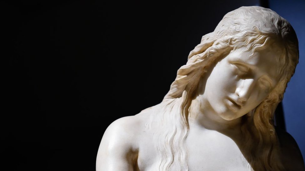 Detalle de escultura "Magdalena Penitente" de Antonio Canova, fines del siglo XIX.