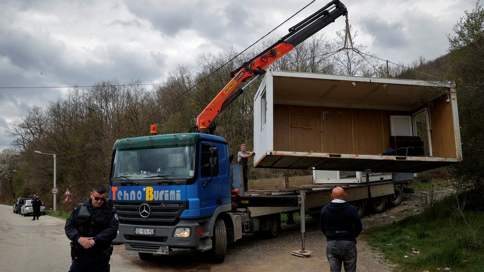Kosovo i Srbija: Izbori na severu Kosova gotovo bez Srba 3 Kosovo, izbori, kontejner
