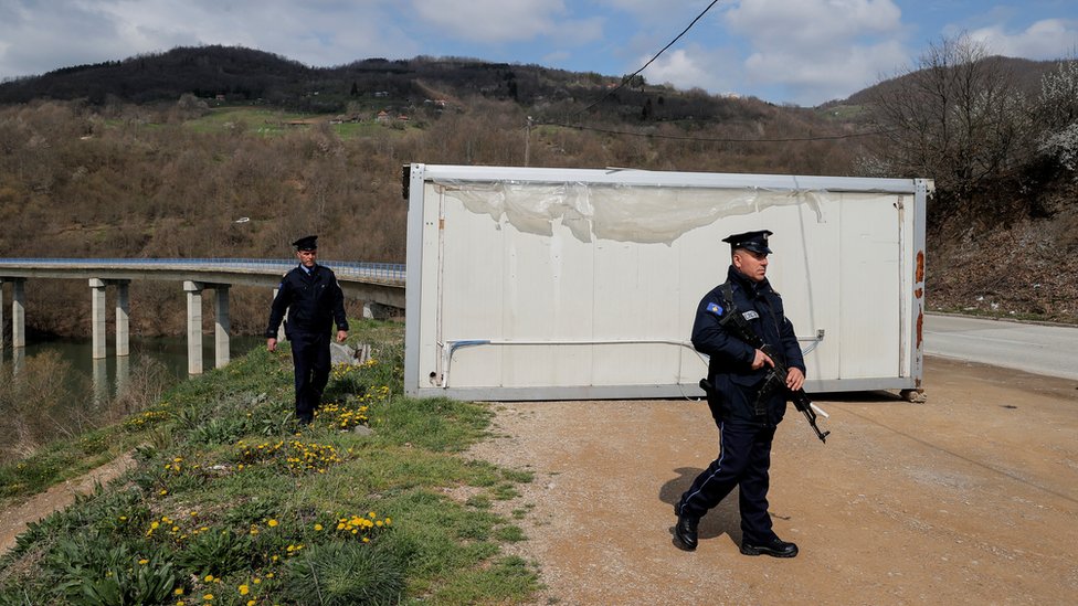 Izbori na severu Kosova: Glasanje za rukovodstvo četiri opštine, do 15 sati glasalo oko 2,4 odsto birača 2 Kosovo, izbori, kontejner