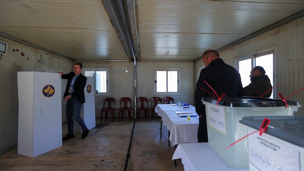 Izbori na severu Kosova: Glasanje za rukovodstvo četiri opštine, do 15 sati glasalo oko 2,4 odsto birača 1 Zubin Potok, 23. april 2023.