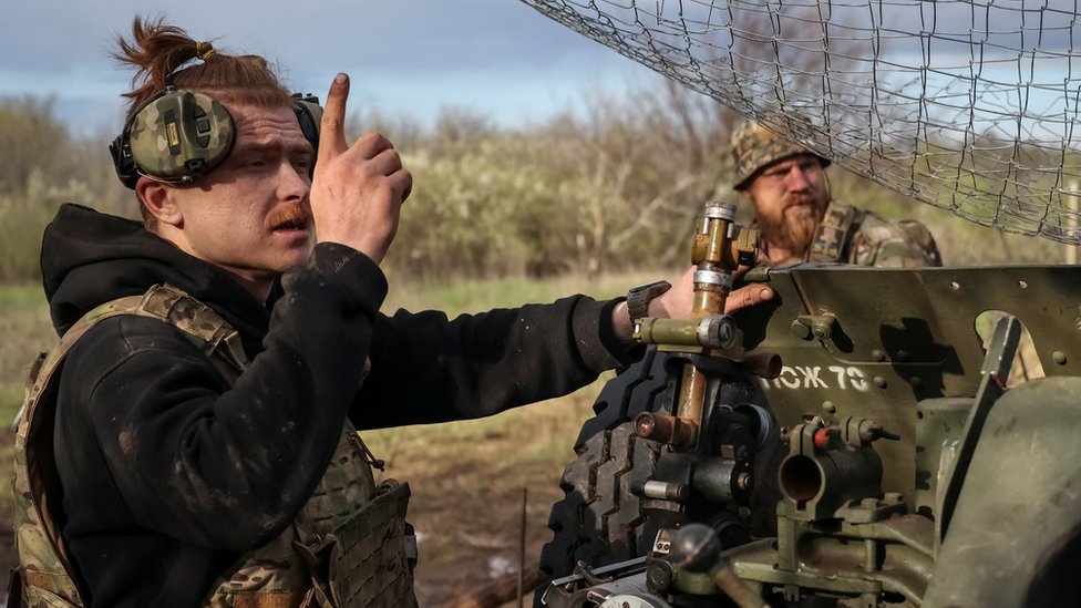 Rusija i Ukrajina: Ukrajinci dronovima napali rusku flotu na Krimu, sin portparola Kremlja kaže da se borio sa Vagnerovcima 1 Ukrajinsi vojnici