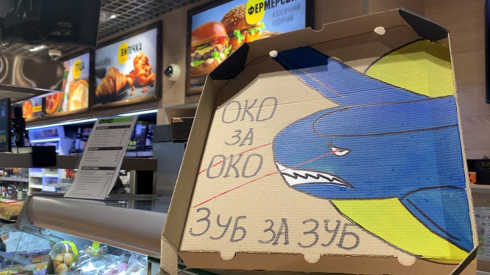 Rusija i Ukrajina: Sve veća ukrajinska vojska dronova 4 Pizza box with drone picture on