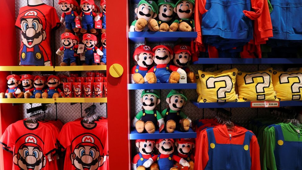 Video igre i Super Mario: Slavni vodoinstalater koji je postao svetska zvezda 4 Suveniri Super Marija