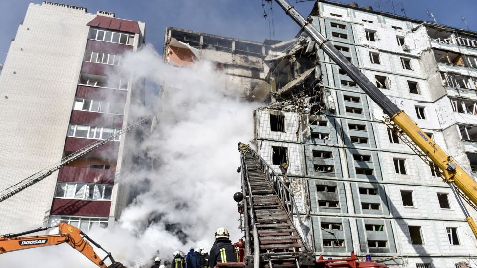 Rusija i Ukrajina: Napadi širom Ukrajine, stradalo najmanje 20 ljudi i dece, iz Moskve kažu:„Pravo u metu" 4 Posledice raketnog napada na Uman